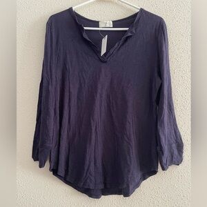 NWT- Anthropologie by T.La Women’s Medium Navy V-Neck 3/4 Top